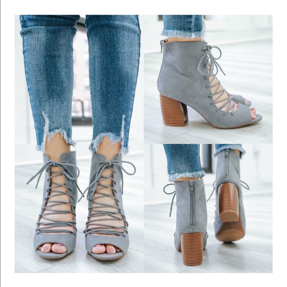 Size 6.5 🌸 gray laced up block heels vegan suede - Picture 2 of 6